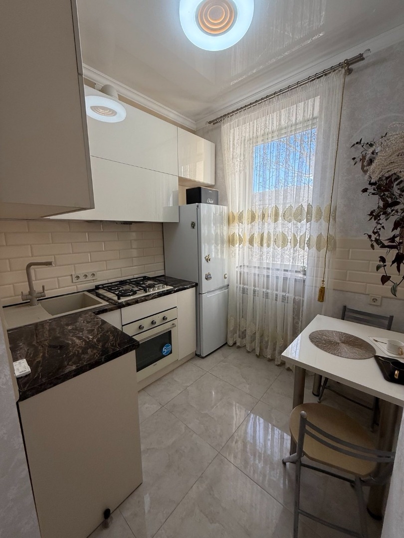 продажа трехкомнатной квартиры номер A-173672 в Приморском районе, фото номер 16
